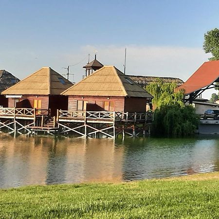 Apartmán Pri Jazere Apartman Szenc Kültér fotó